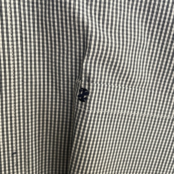 Button down - Picture 2 of 6